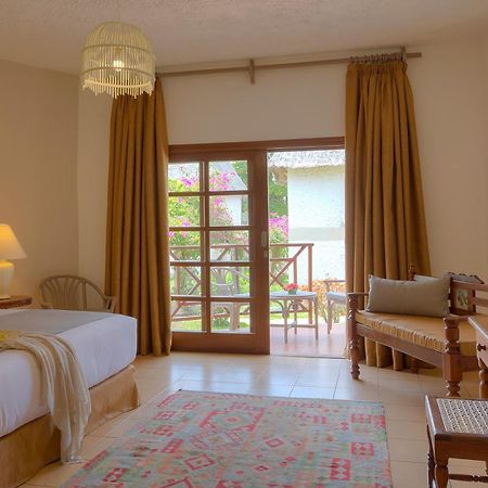 Neptune Village Beach Resort & Spa Galu Exterior photo