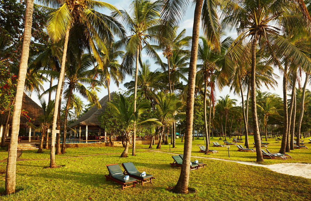 Neptune Village Beach Resort & Spa Galu Exterior photo