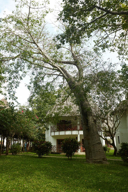 Neptune Village Beach Resort & Spa Galu Exterior photo