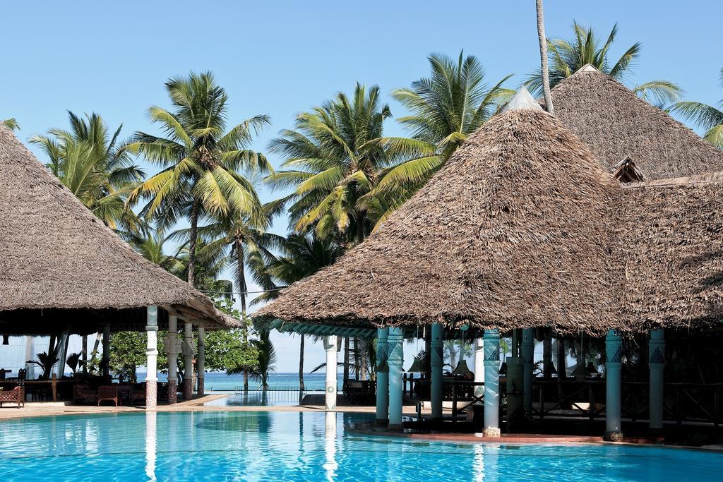Neptune Village Beach Resort & Spa Galu Exterior photo