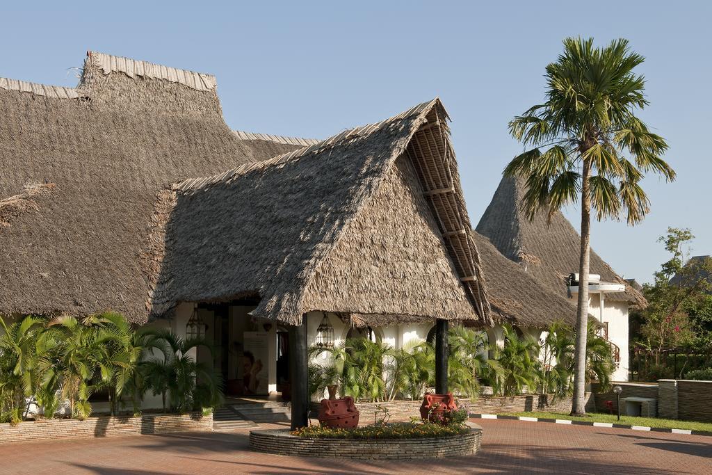 Neptune Village Beach Resort & Spa Galu Exterior photo