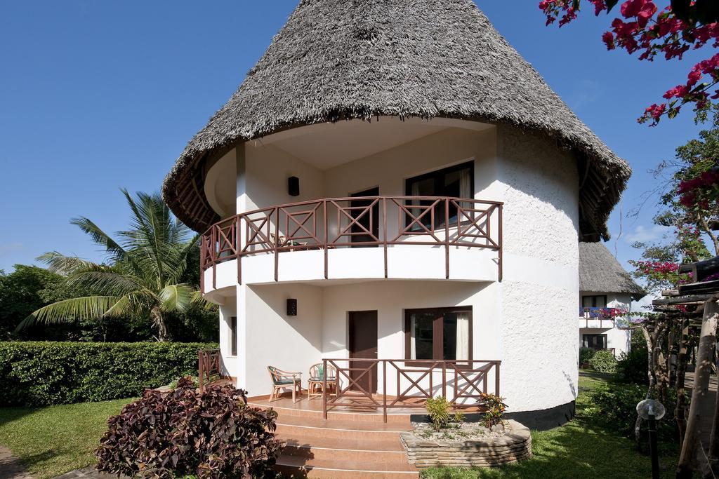 Neptune Village Beach Resort & Spa Galu Exterior photo