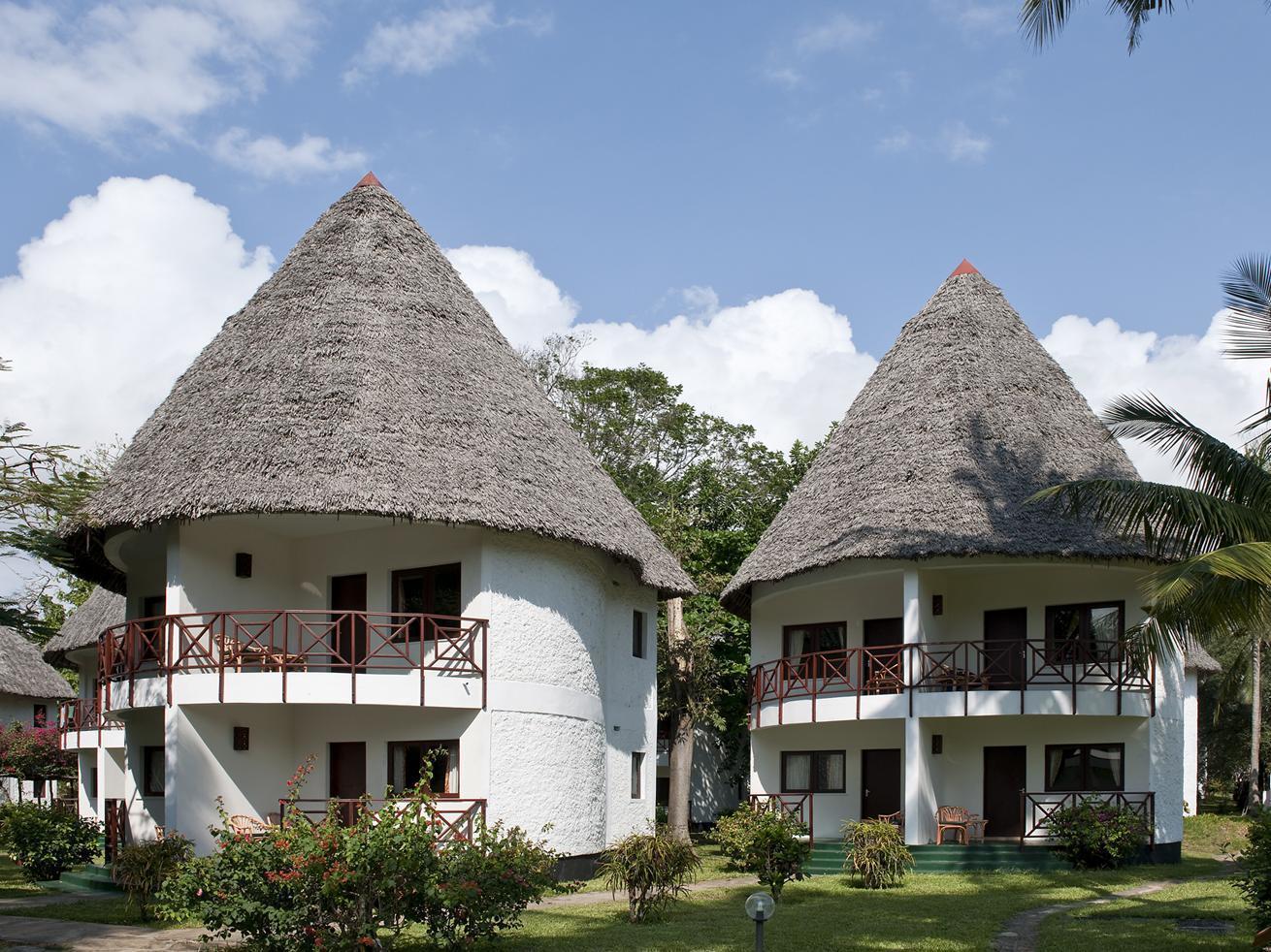 Neptune Village Beach Resort & Spa Galu Exterior photo