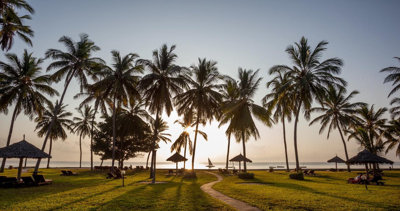 Neptune Village Beach Resort & Spa Galu Exterior photo