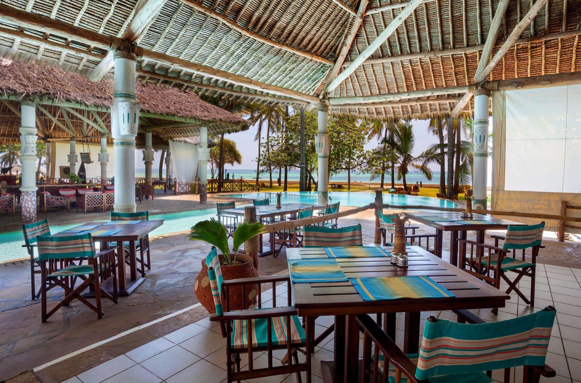Neptune Village Beach Resort & Spa Galu Exterior photo
