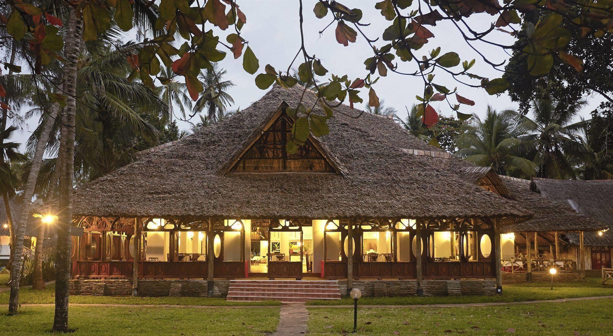 Neptune Village Beach Resort & Spa Galu Exterior photo