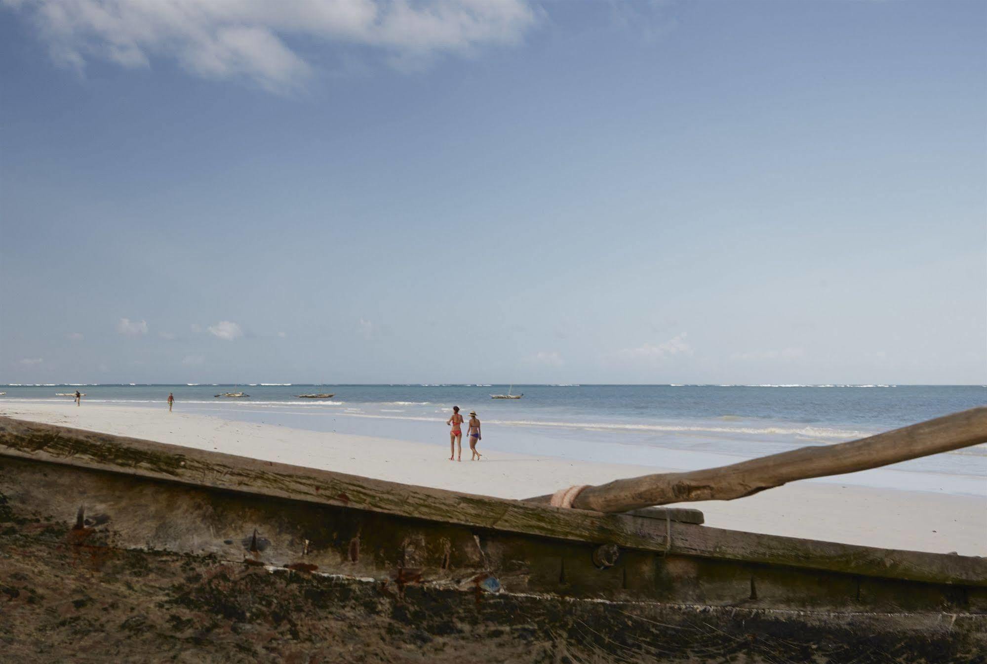 Neptune Village Beach Resort & Spa Galu Exterior photo