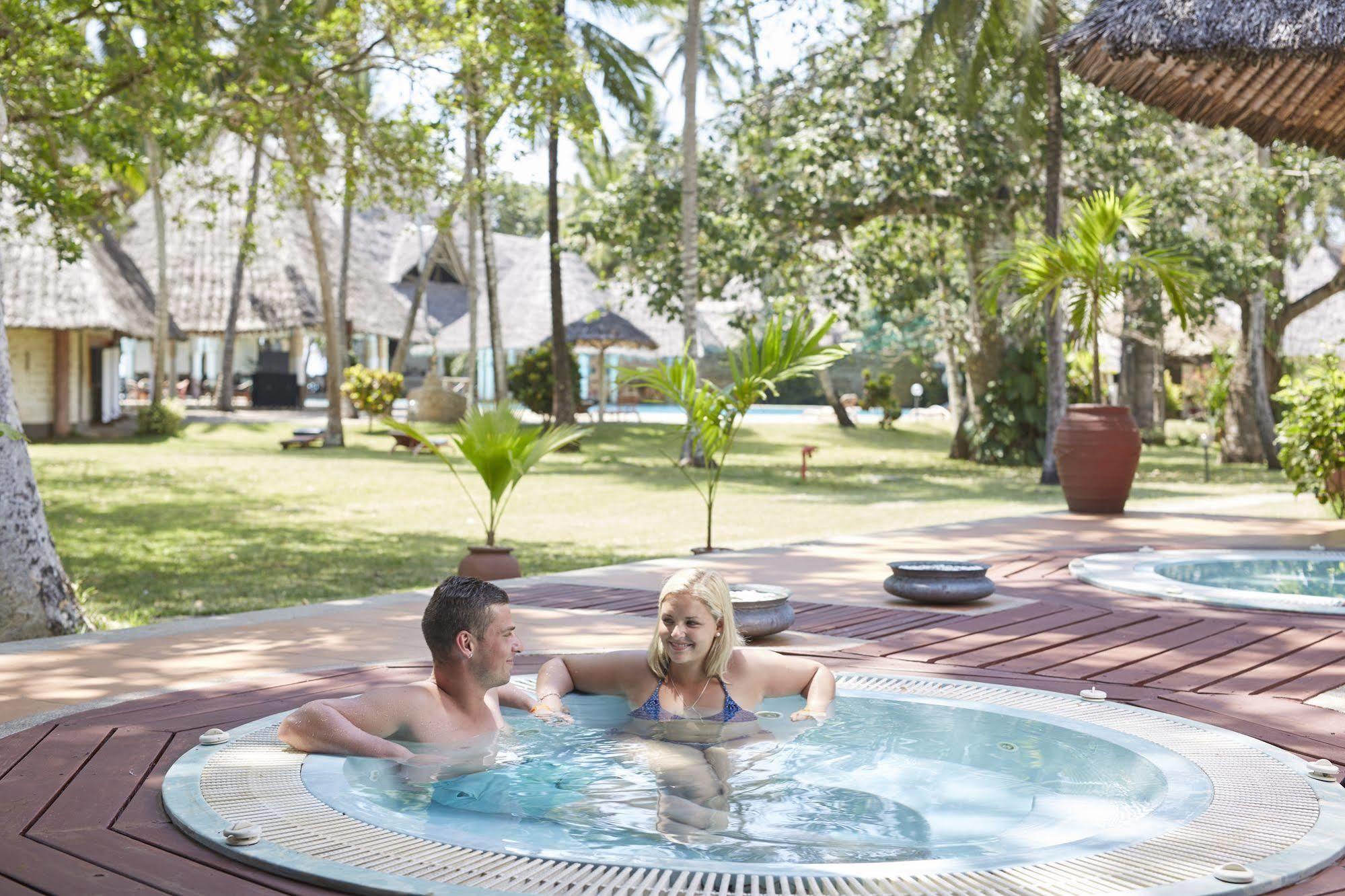Neptune Village Beach Resort & Spa Galu Exterior photo