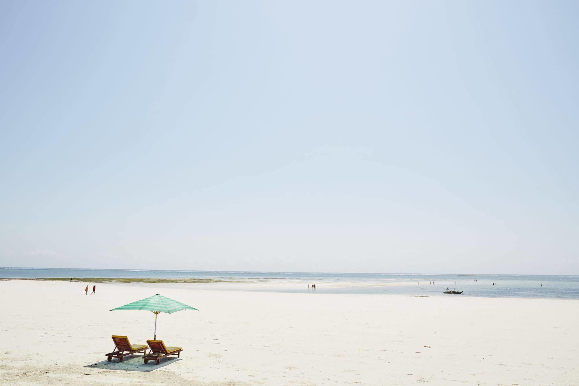 Neptune Village Beach Resort & Spa Galu Exterior photo
