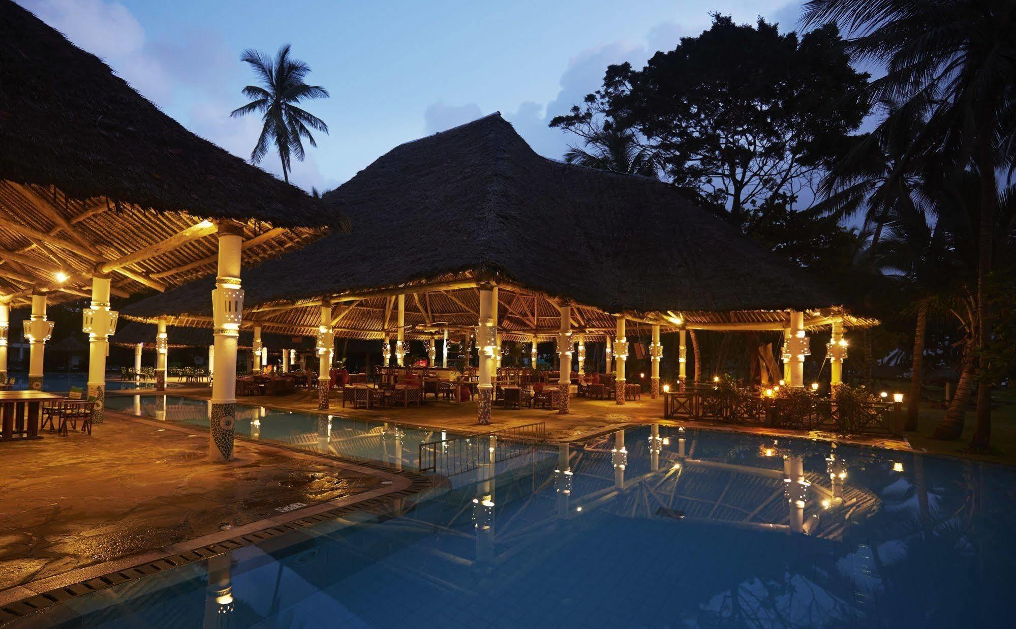 Neptune Village Beach Resort & Spa Galu Exterior photo