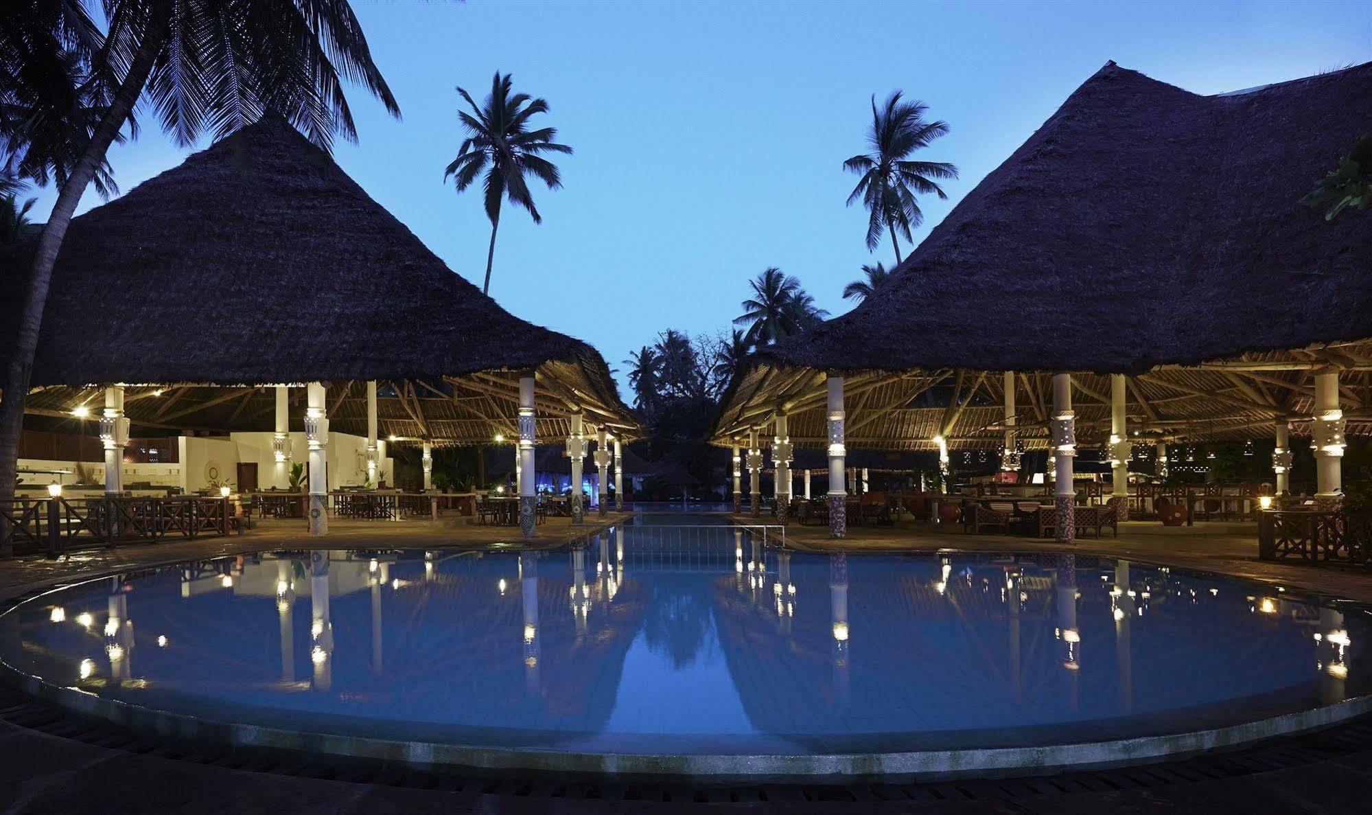 Neptune Village Beach Resort & Spa Galu Exterior photo